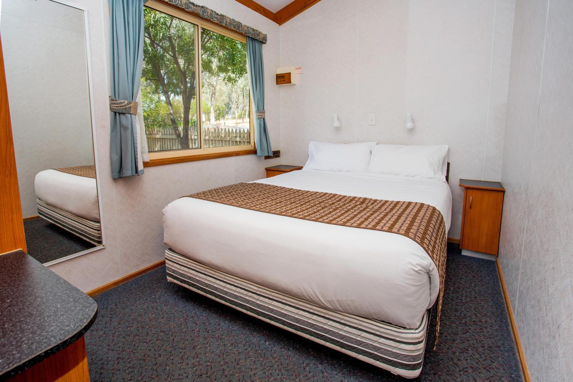 Discovery Parks - Lake Hume, Victoria Bonegilla Room photo