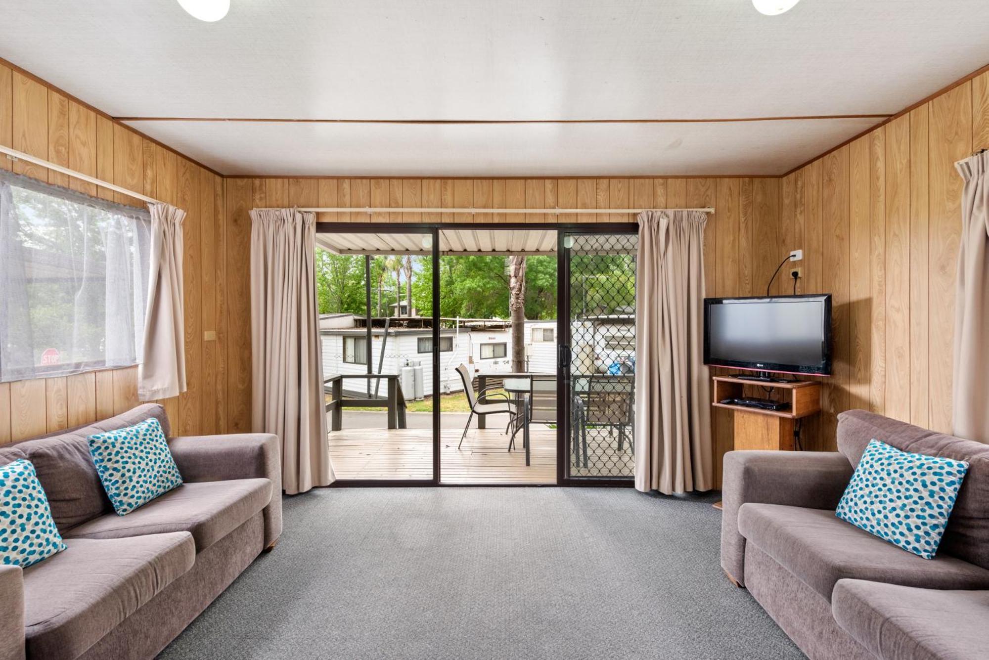 Discovery Parks - Lake Hume, Victoria Bonegilla Room photo